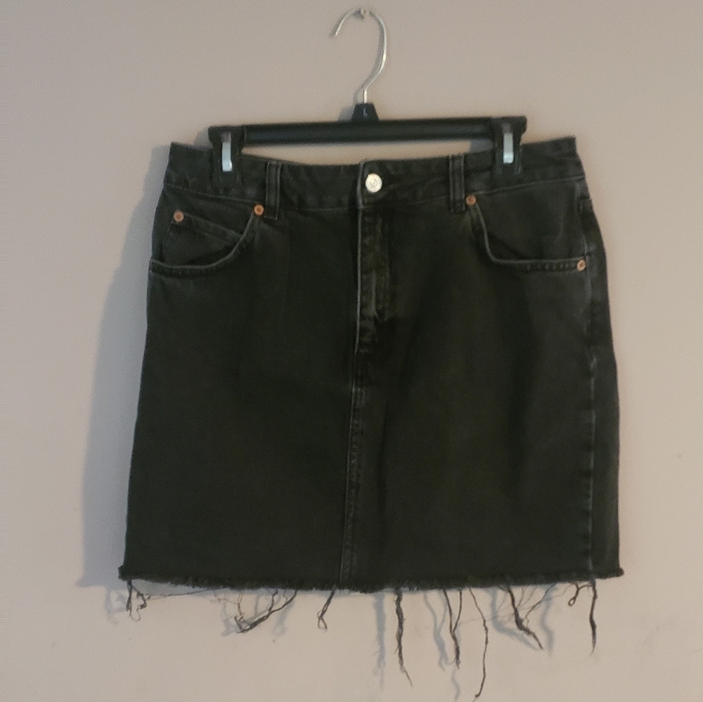 Moto Topshop Black Denim Skirt. Women size 14.